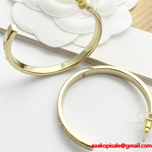 2026人気シャネルピアスコピー 寒い季節の王道アイテム 激安(日本最大級)