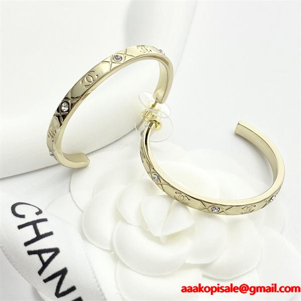 2026人気シャネルピアスコピー 寒い季節の王道アイテム 激安(日本最大級)