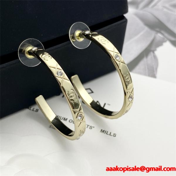 2026人気シャネルピアスコピー 寒い季節の王道アイテム 激安(日本最大級)