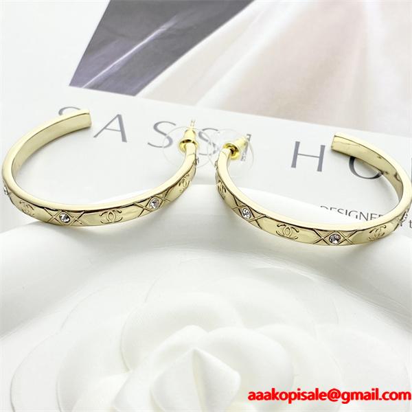 2026人気シャネルピアスコピー 寒い季節の王道アイテム 激安(日本最大級)