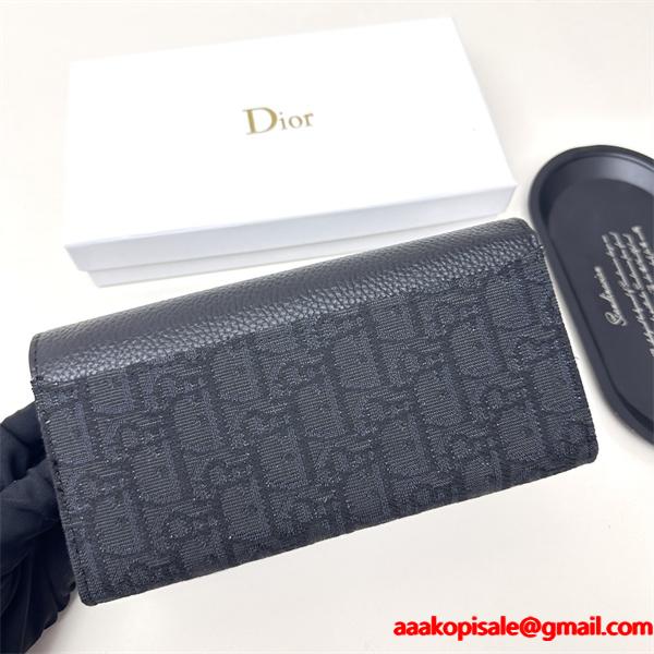 2026ディオール長財布コピー DIOR 季節感溢れる秋らしいコーデ 激安(日本最大級)