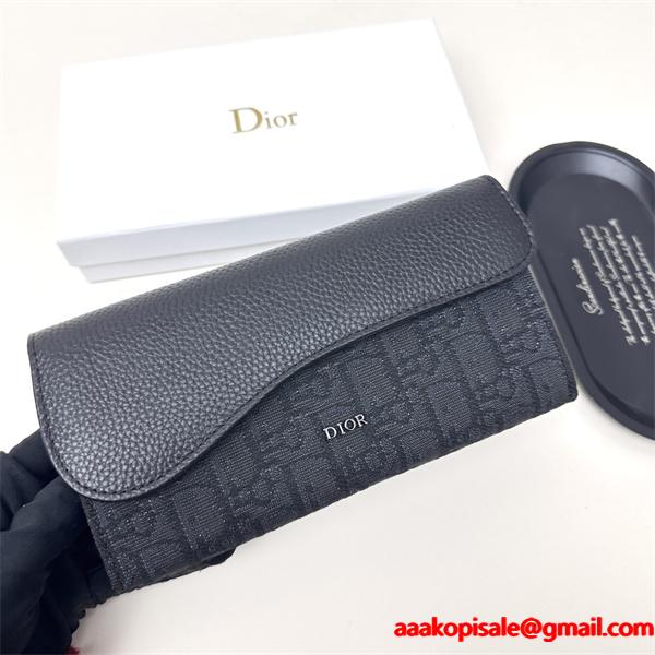 2026ディオール長財布コピー DIOR 季節感溢れる秋らしいコーデ 激安(日本最大級)