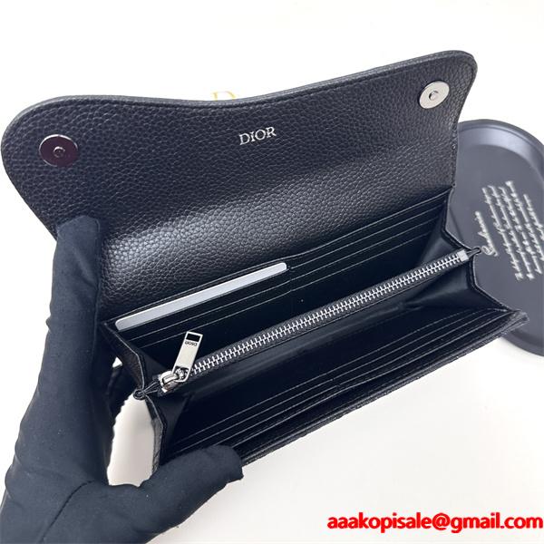 2026ディオール長財布コピー DIOR 季節感溢れる秋らしいコーデ 激安(日本最大級)
