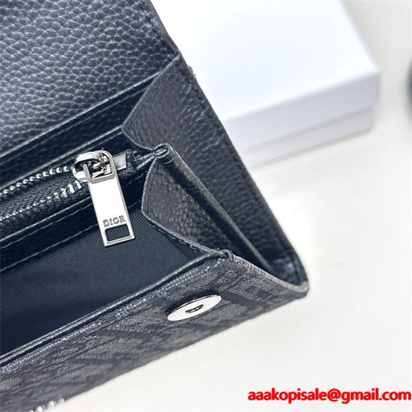 2026ディオール長財布コピー DIOR 季節感溢れる秋らしいコーデ 激安(日本最大級)