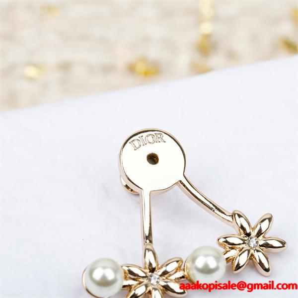 簡単にコーデをおしゃれに演出 ディオールピアス コピーDIOR 普段使いもオフィスもOK 激安(日本最大級)