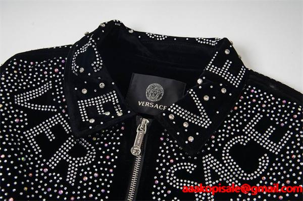 プレゼントに ヴェルサーチジャケットコピーVERSACE 秋の定番  ブランド コピー 激安(日本最大級)