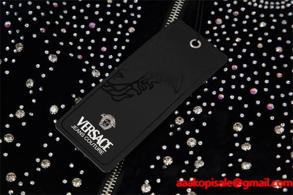 プレゼントに ヴェルサーチジャケットコピーVERSACE 秋の定番  ブランド コピー 激安(日本最大級)