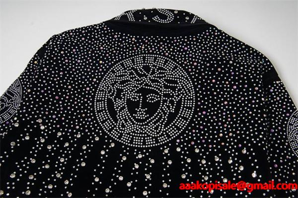 プレゼントに ヴェルサーチジャケットコピーVERSACE 秋の定番  ブランド コピー 激安(日本最大級)