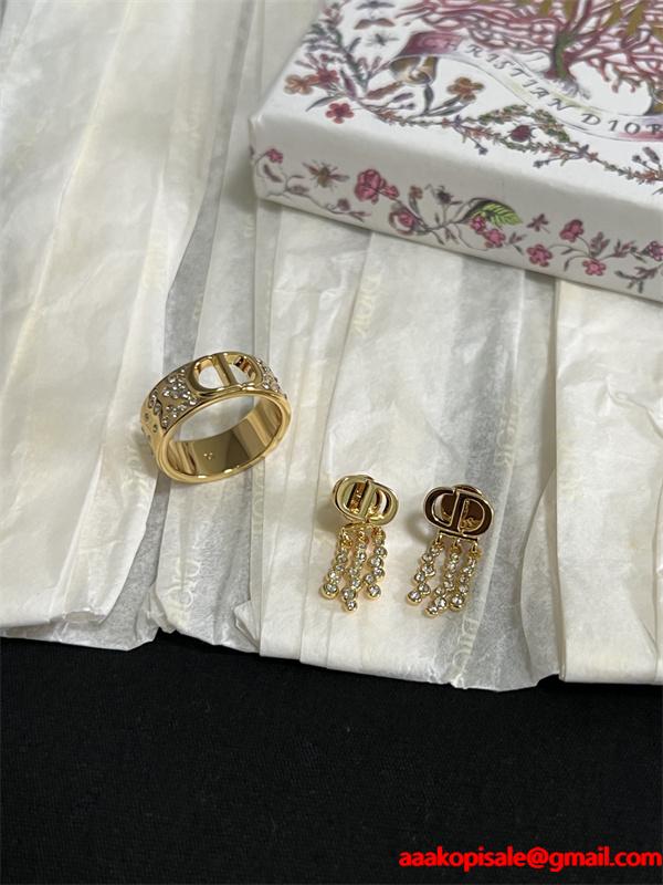 冬コーデの名脇役 DIOR 寒い季節の王道アイテム ディオール ピアス コピー 激安(日本最大級)