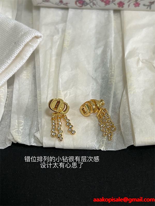 冬コーデの名脇役 DIOR 寒い季節の王道アイテム ディオール ピアス コピー 激安(日本最大級)
