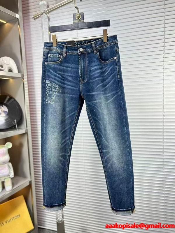 確定となる上品 VERSACE 爽やかなコーデにぴったり ヴェルサーチジーンズ ブランド コピー 激安(日本最大級)