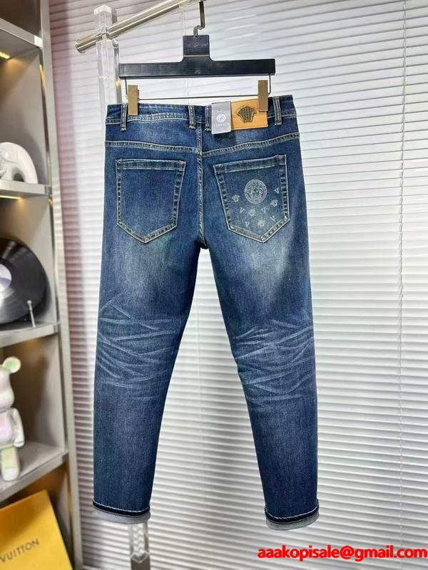 確定となる上品 VERSACE 爽やかなコーデにぴったり ヴェルサーチジーンズ ブランド コピー 激安(日本最大級)