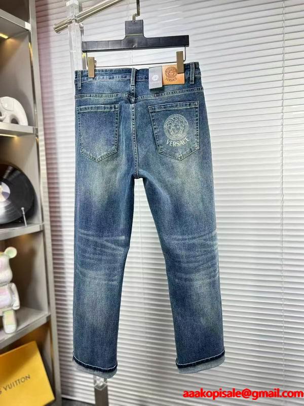 VERSACE 春夏になると流行する ヴェルサーチ ジーンズ ブランド コピー 激安(日本最大級)