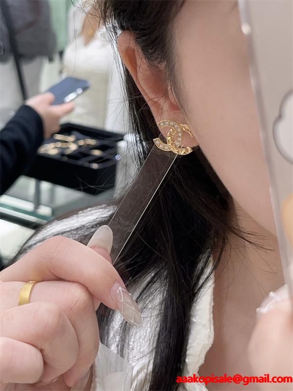シャネルピアスコピー この秋におしゃれでかわいい着こなし激安(日本最大級)