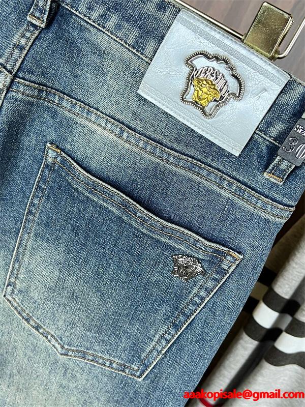 VERSACE 上品な輝きを放つ形春夏 ヴェルサーチジンーズスーパーコピー メンズ ストリート感あふれる