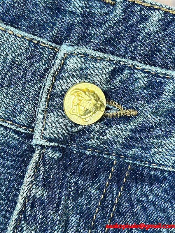 VERSACE 上品な輝きを放つ形春夏 ヴェルサーチジンーズスーパーコピー メンズ ストリート感あふれる