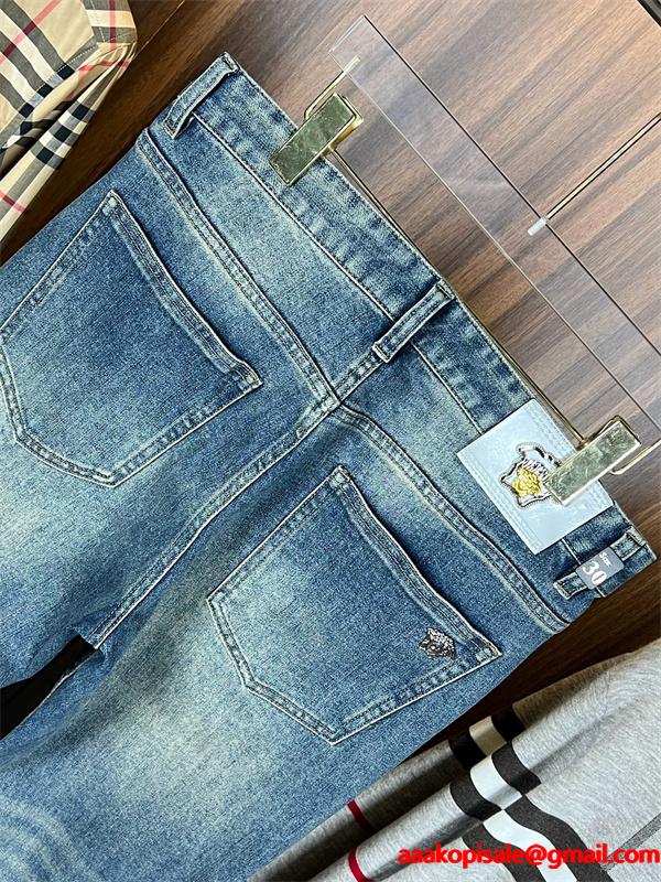 VERSACE 上品な輝きを放つ形春夏 ヴェルサーチジンーズスーパーコピー メンズ ストリート感あふれる