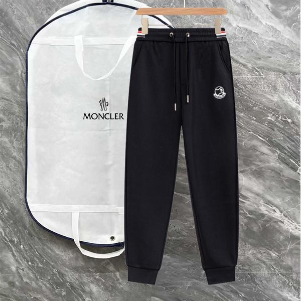話題 ブラック ワンポイントロゴ 快適シルエット 秋冬注目 モンクレール コピー Moncler スウェットパンツ
