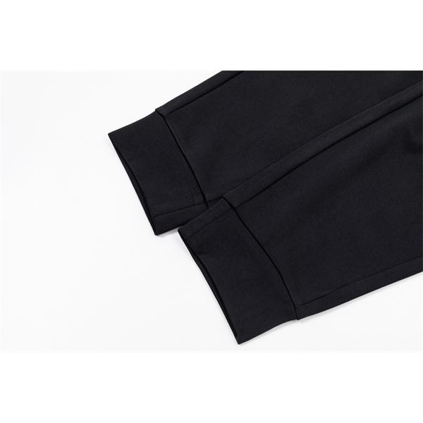 話題 ブラック ワンポイントロゴ 快適シルエット 秋冬注目 モンクレール コピー Moncler スウェットパンツ