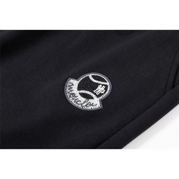 話題 ブラック ワンポイントロゴ 快適シルエット 秋冬注目 モンクレール コピー Moncler スウェットパンツ