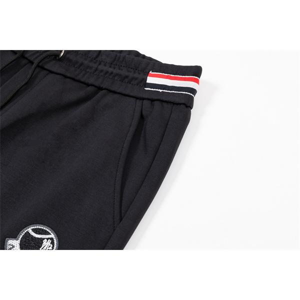 話題 ブラック ワンポイントロゴ 快適シルエット 秋冬注目 モンクレール コピー Moncler スウェットパンツ