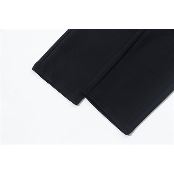 注目 ブラック ジップポケット仕様 実用性抜群 トレンド最前線 モンクレール コピー Moncler スウェットパンツ