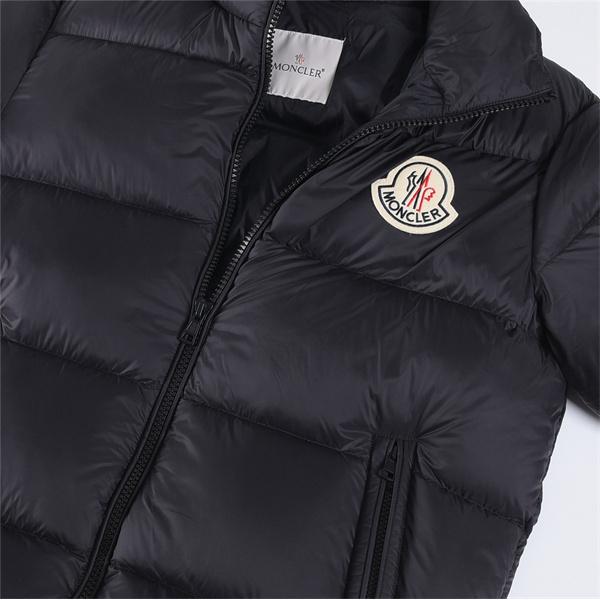 ネイビー ロゴワッペン 上質仕上げ 軽量暖か 2025秋冬必須 MONCLER モンクレール スーパーコピー ダウンジャケット