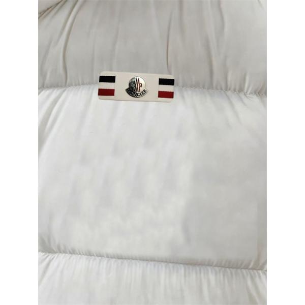希少 スノーホワイト 三色ディテール トレンド モンクレール 偽物 Moncler 高品質 ダウンジャケット