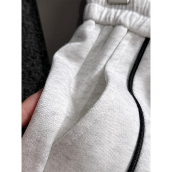  話題 ブラック パイピングデザイン 快適着心地 2025秋冬注目 モンクレール コピー Moncler セットアップ