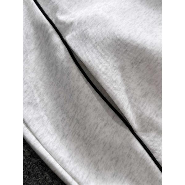 人気 ブラック ダブルライン スポーティシルエット 2025新作 モンクレール スーパー コピー Moncler セットアップ