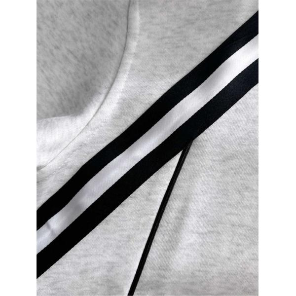 人気 ブラック ダブルライン スポーティシルエット 2025新作 モンクレール スーパー コピー Moncler セットアップ