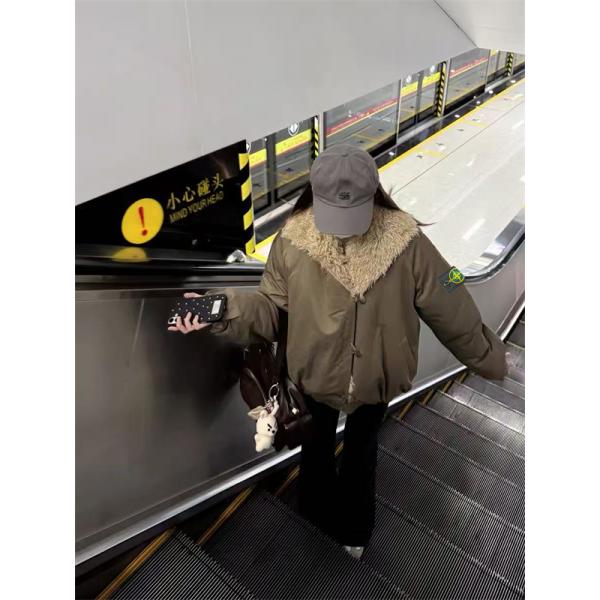 STONE ISLAND ストーンアイランド コピー 今年の主役 2025AW ホワイト×ブラック 高機能 ダウンジャケット