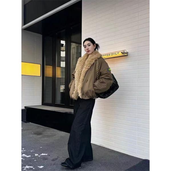 STONE ISLAND ストーンアイランド コピー 今年の主役 2025AW ホワイト×ブラック 高機能 ダウンジャケット