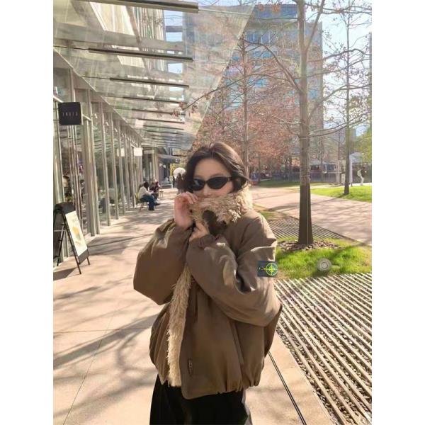 STONE ISLAND ストーンアイランド コピー 今年の主役 2025AW ホワイト×ブラック 高機能 ダウンジャケット