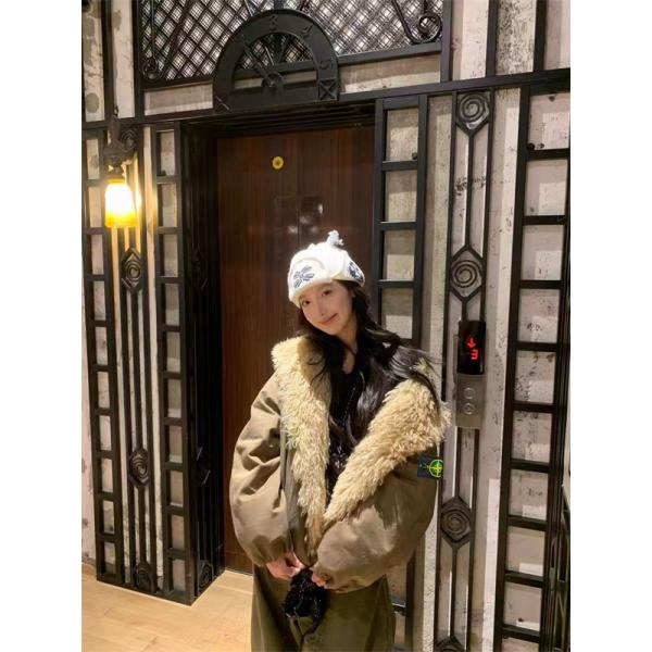 STONE ISLAND ストーンアイランド コピー 今年の主役 2025AW ホワイト×ブラック 高機能 ダウンジャケット