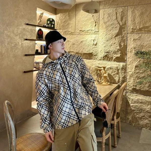 バーバリー コピー BURBERRY 期間限定！2025秋冬注目 カーキ 防風フードジャケット