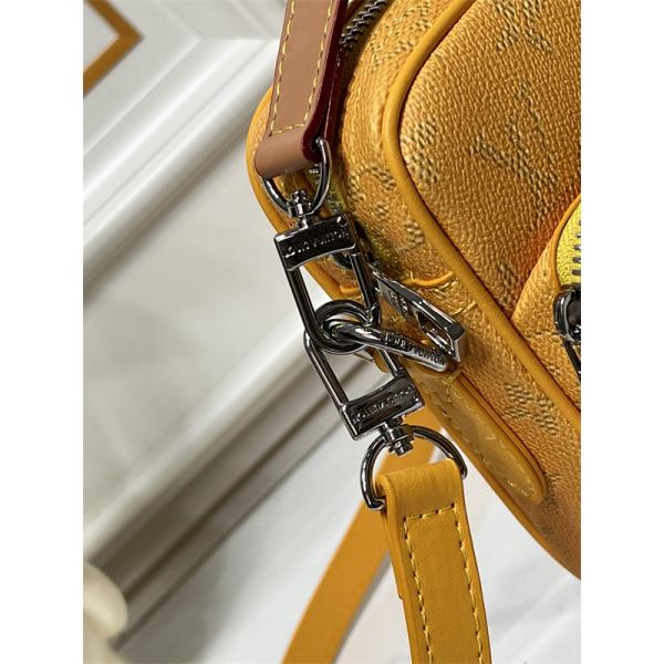 注目必至 カラフル映え 軽快 カメラバッグ LOUIS VUITTON ルイヴィトン コピー