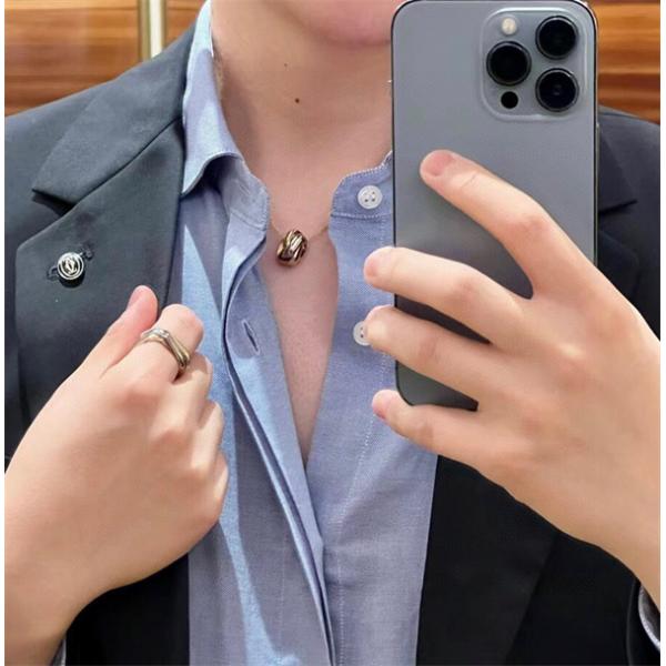 人気❤激安カルティエ ネックレスコピートリニティ ボックス ネックレス 三色エディション Cartier Trinity Box