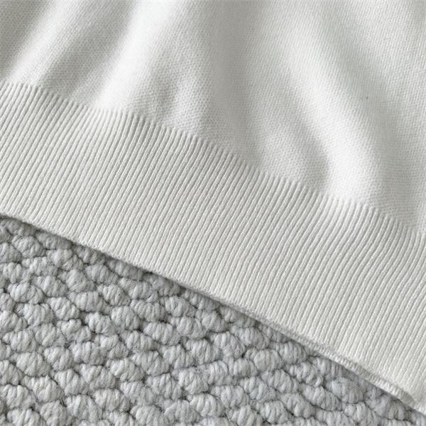 温か素材 ロゴ ホワイト FENDI フェンディ コピー ニット プレミアム 2025秋冬