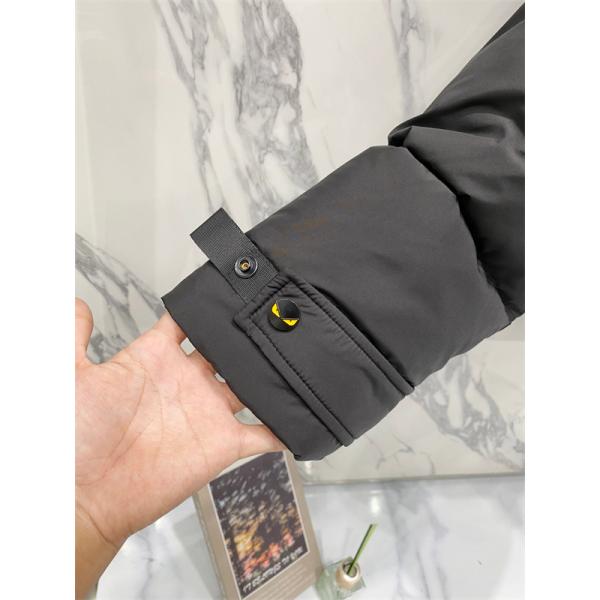 防寒仕様 モンスターアイ ダウンジャケット 限定 FENDI フェンディ スーパーコピー