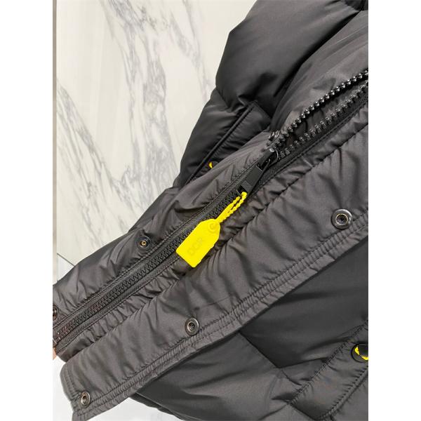 防寒仕様 モンスターアイ ダウンジャケット 限定 FENDI フェンディ スーパーコピー