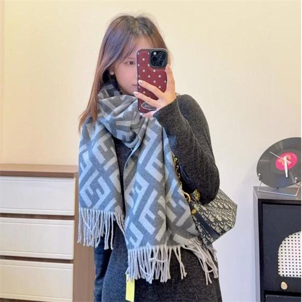 2025秋冬新作・ソフト質感ストール 人気急上昇 FENDI フェンディ スーパーコピー