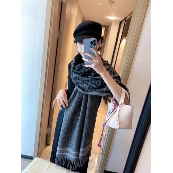  FENDI フェンディ コピー2025秋冬注目度UP・ライトタッチショール 売れ筋ランキング