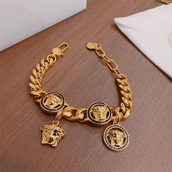 トレンドの最先端☆☆ヴェルサーチブレスレットコピーVersaceアクセサリー限定アイテム 