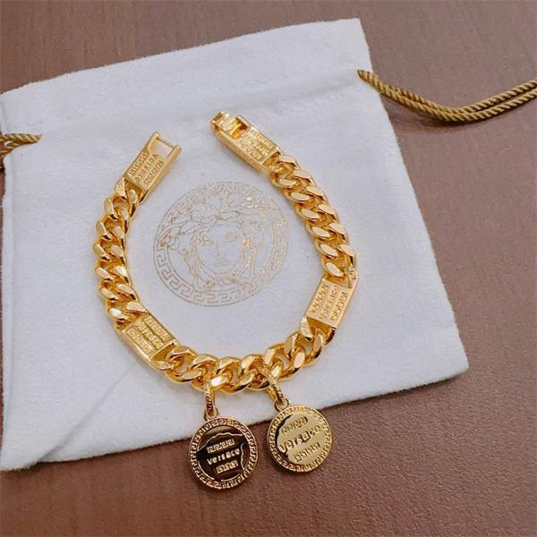トレンドの最先端☆☆ヴェルサーチブレスレットコピーVersaceアクセサリー限定アイテム 