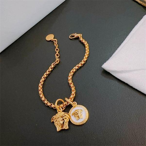 ☆ 贈り物に最適ヴェルサーチブレスレットコピー新作 上品な輝きVersaceアクセサリー激安