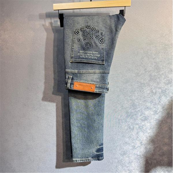 LOUIS VUITTON ルイヴィトン スーパーコピー 2025秋冬注目・インディゴ 立体ロゴ エンボス デニムパンツ 