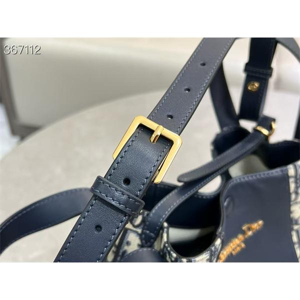 2025トレンド新作❤❤  ディオールショルダーバッグコピーChristian Signature 大容量通勤通学上質アイテム