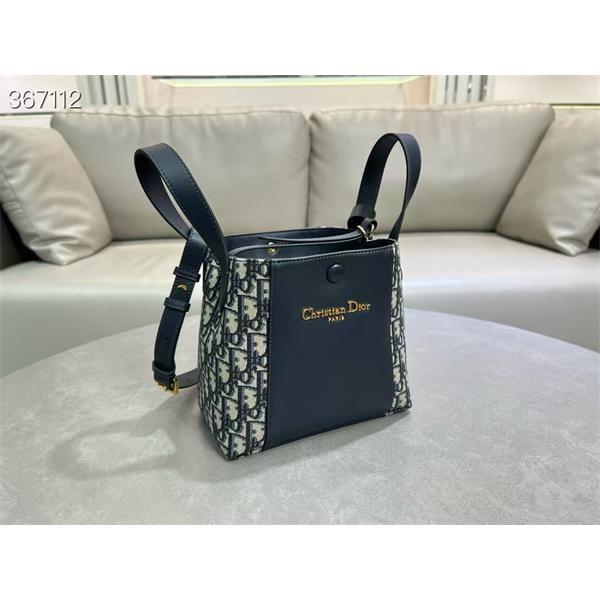 2025トレンド新作❤❤  ディオールショルダーバッグコピーChristian Signature 大容量通勤通学上質アイテム