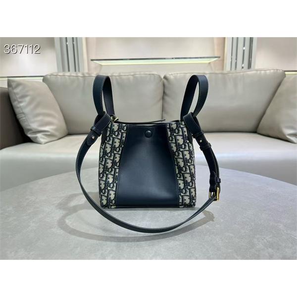 2025トレンド新作❤❤  ディオールショルダーバッグコピーChristian Signature 大容量通勤通学上質アイテム